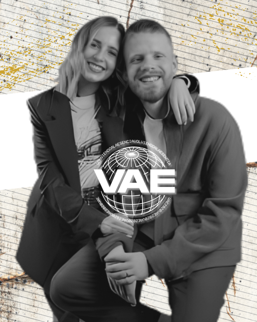 VOLVIENDO A LA ESENCIA